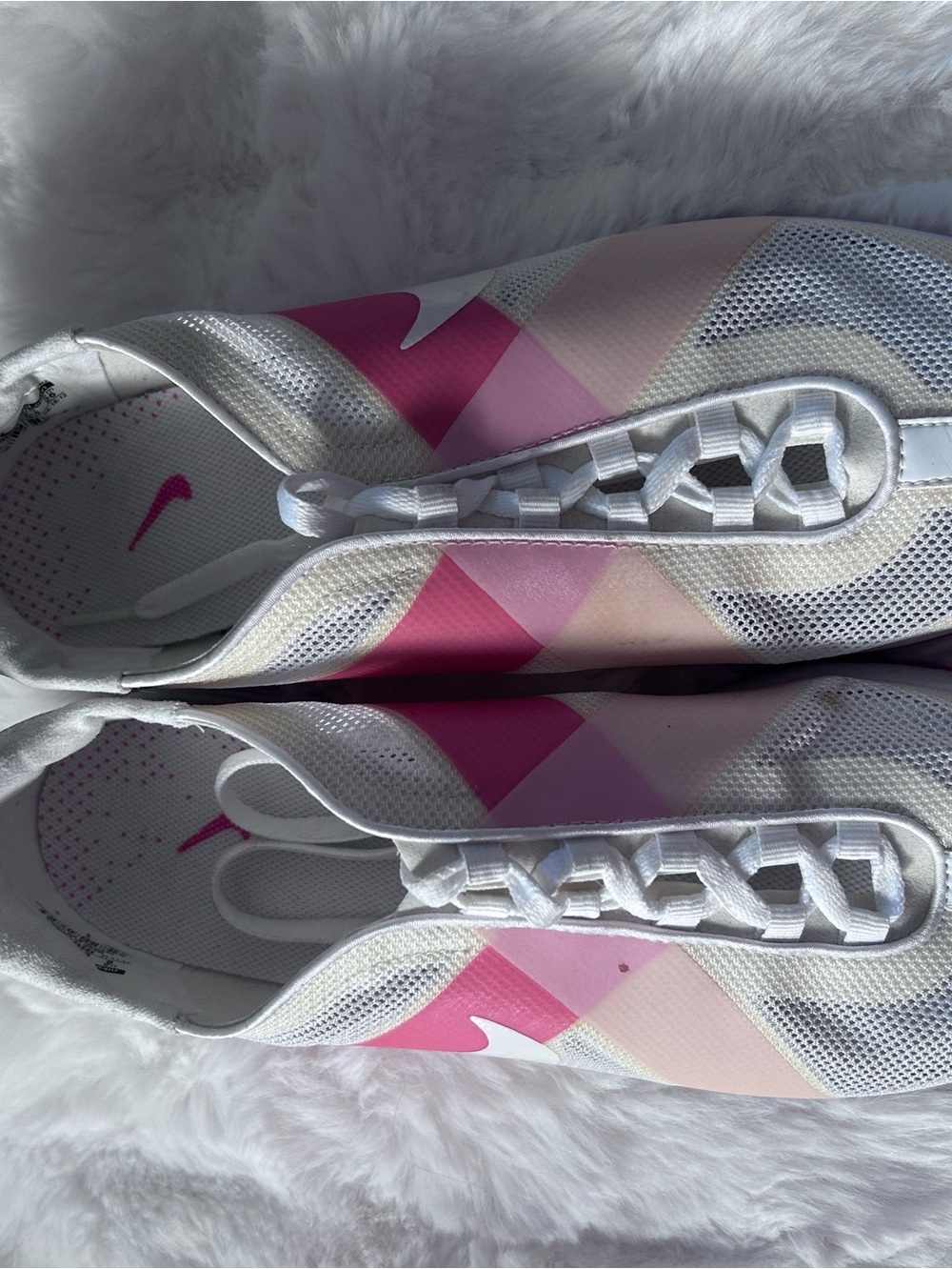 Nike Women’s White and Pink Gradient Holf Shoes